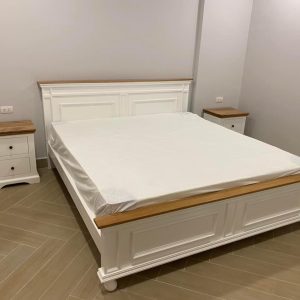 Giường ngủ chân tiện trắng nóc sồi